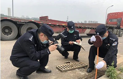 涉嫌向长江流域非法倾倒30余吨废物，4人被批捕