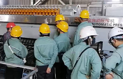 金凯地智能变腔压榨机：多行业固废